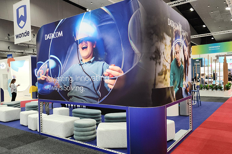 Datacom stand
